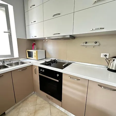 Drions Apartment. 3 Bedroom Apartment Tirana